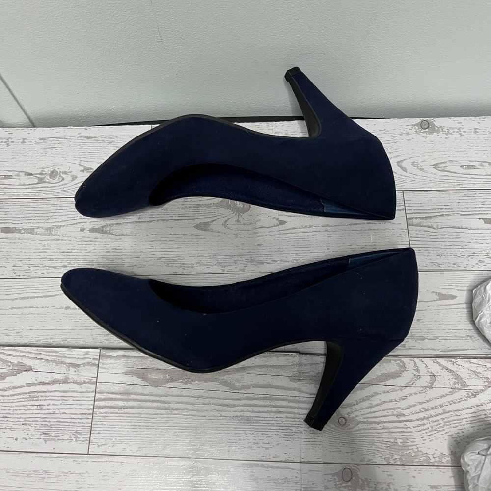 American Rag Felix Navy Blue Faux Suede Round Toe Pumps Heels AR AFELIX 7M - Picture 2 of 11
